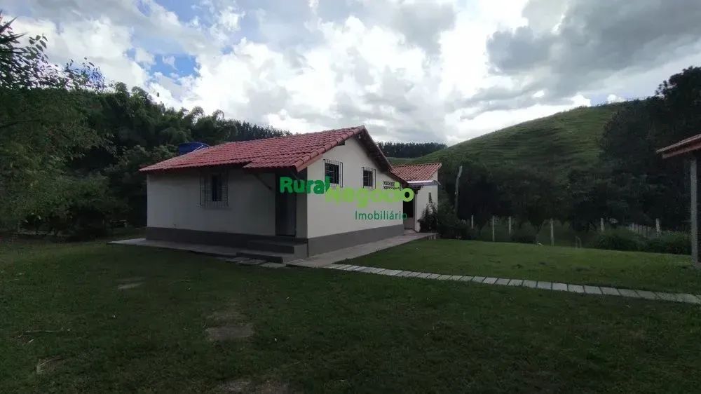 CHÁCARA COM LAGO E RIBEIRÃO NA DIVISA Á VENDA EM LORENA-SP