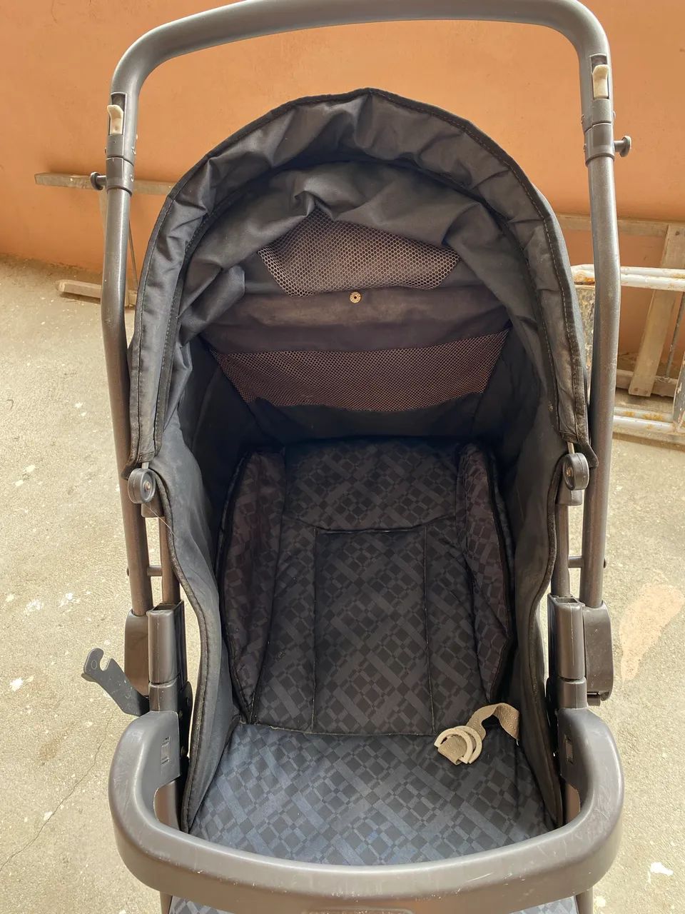 Vendo carrinho de bebê AT2 - Foto 2