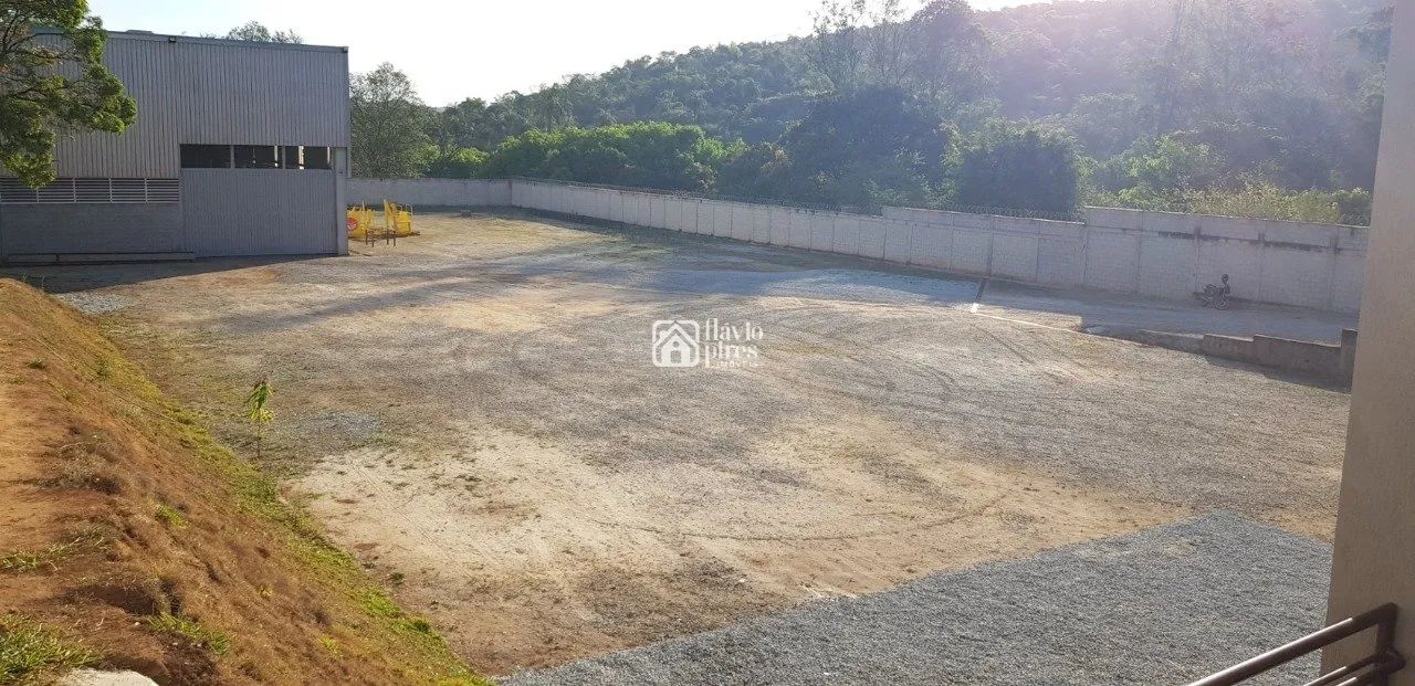 Excelente galpão com terreno de 5.300 M2 com escritório e pátio - Foto 4