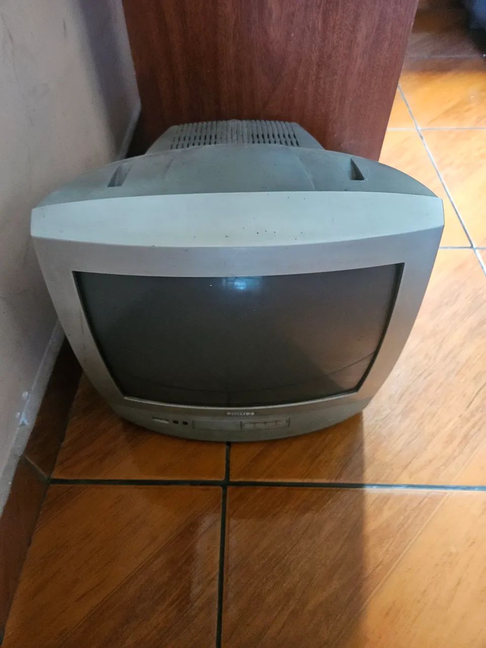 Vendo - Guarda roupa e TV - Foto 4