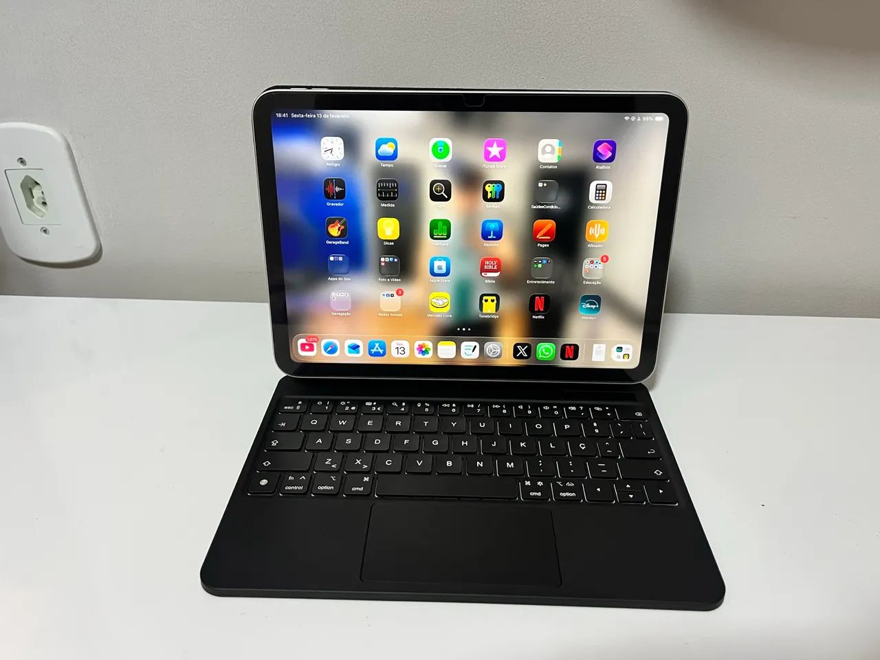 Capa + Teclado IPad 10 e 11 (10.9 polegadas) 