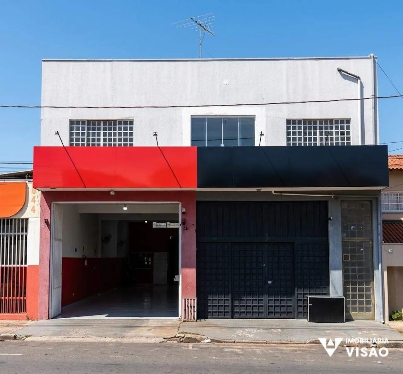 PONTO COMERCIAL COM 02 BANHEIROS E 02 SALAS COM DIVISÓRIAS NO CENTRO