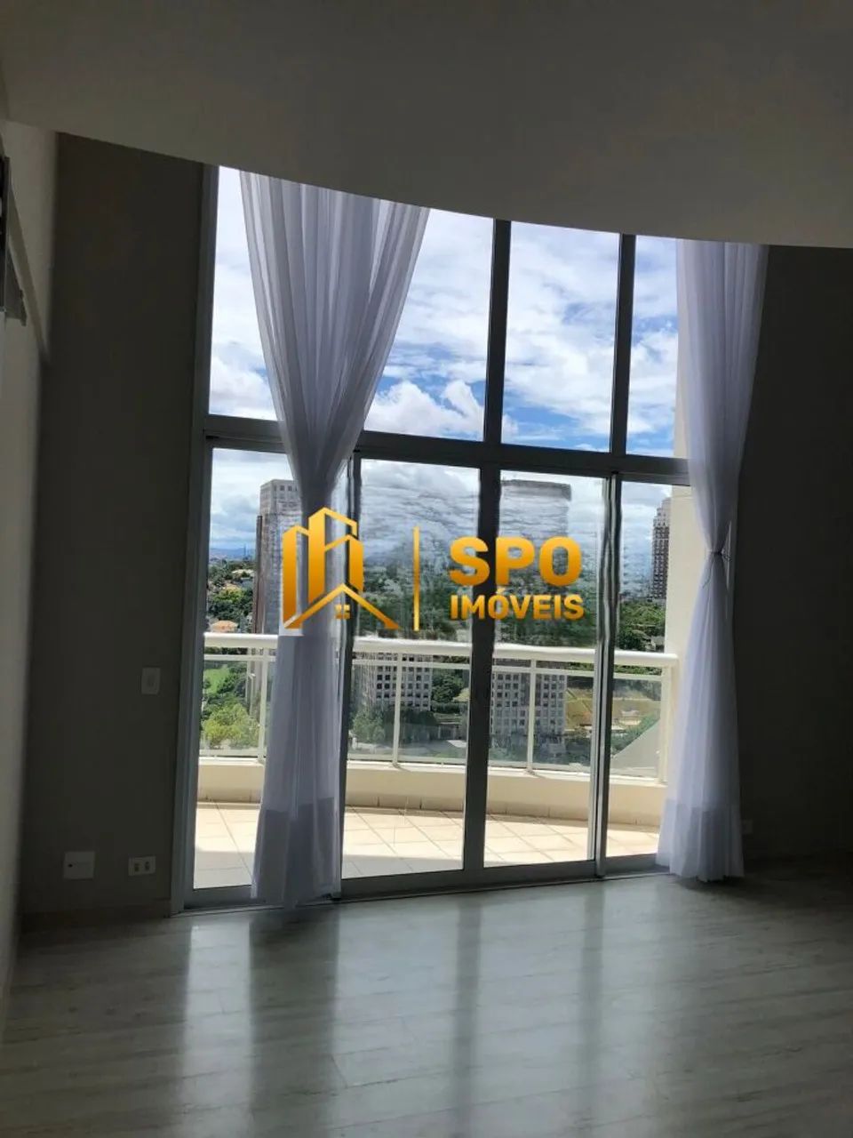 Duplex 132 m² | 3 Quartos | Suíte com Closet | Andar Alto | Cidade Monções
