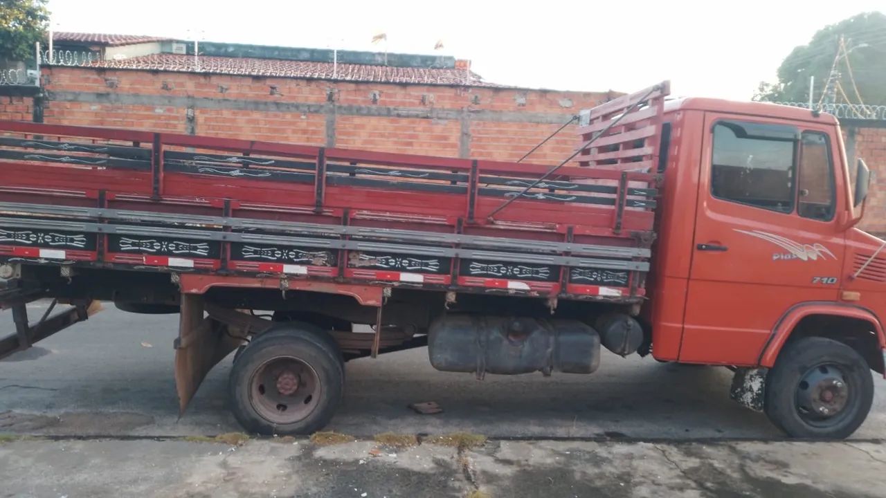 Vendo caminhão Mercedes 710 - Foto 4