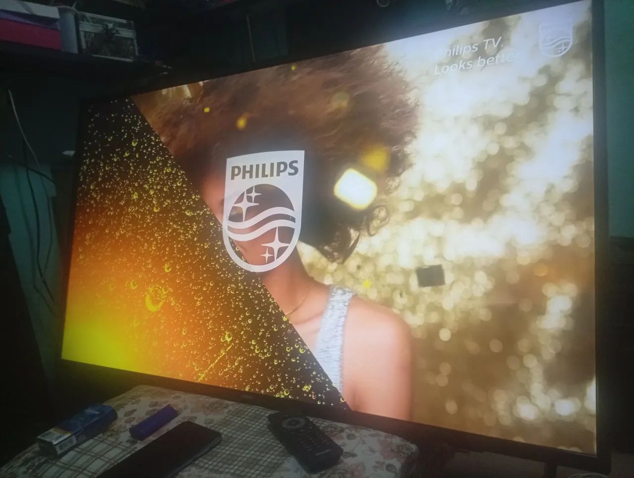 Vende se tv Philips 43 smart,um detalhe na tela uma linha fina porém não atrapalha em nada - Foto 2