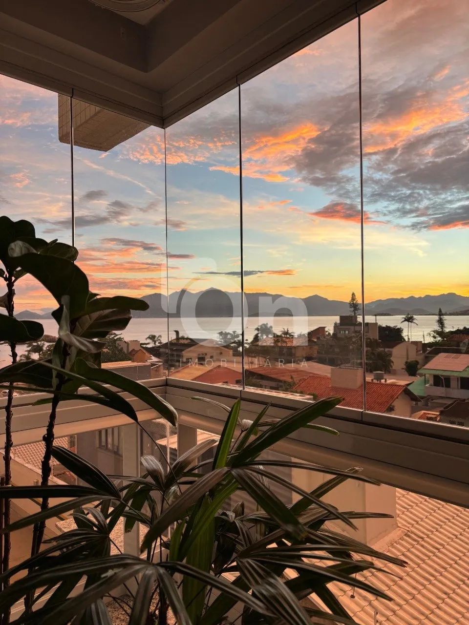 Apartamento de 3 dormitórios em Itaguaçu