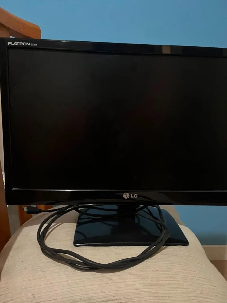 Monitor LG Flatron E2241 21,5 polegadas - para vender rápido