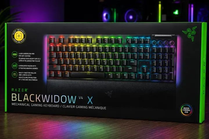 Teclado Gamer Mecânico Razer Blackwidow V4 USB