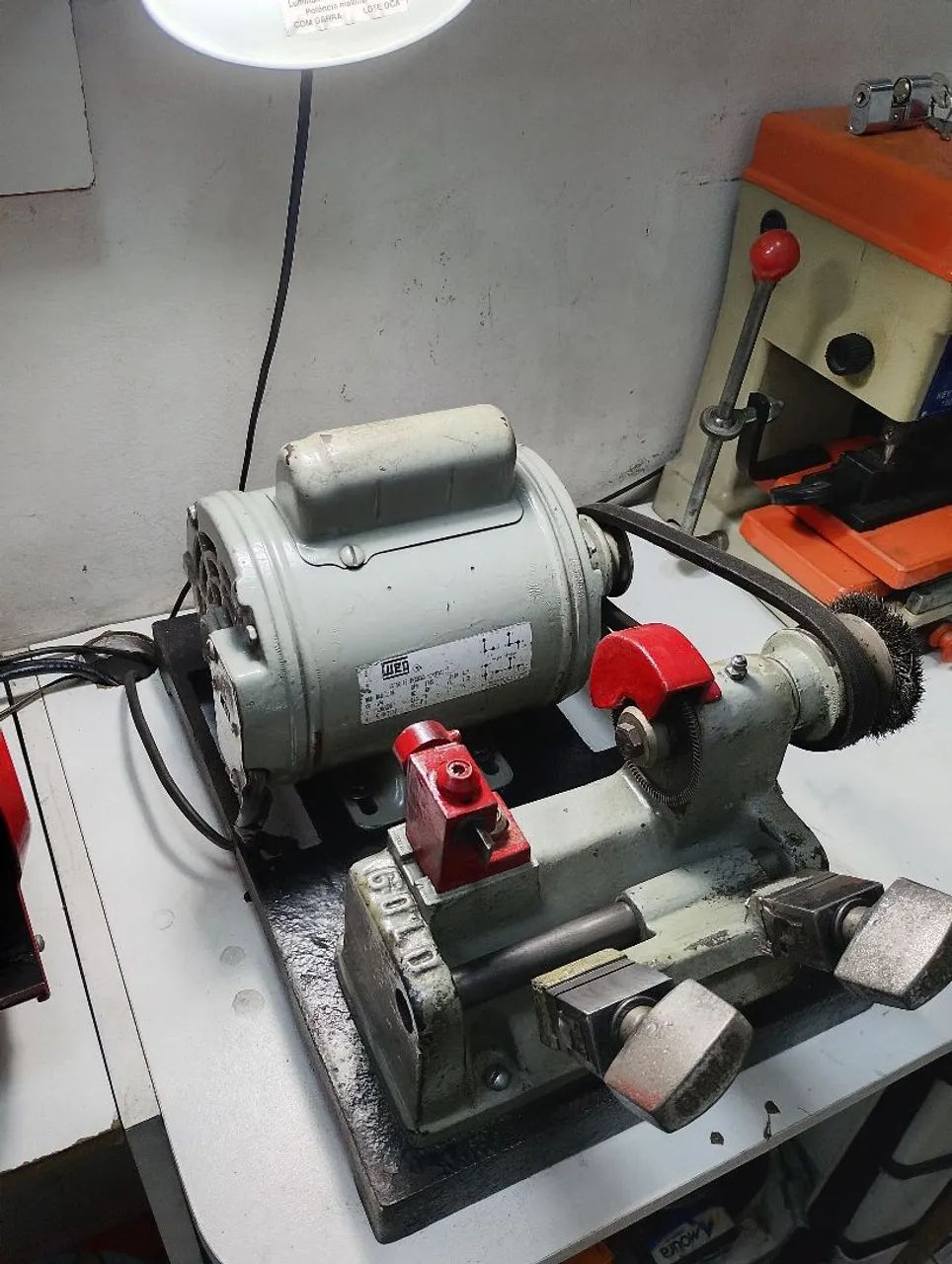Máquina de fazer chave Yale e tetra - Foto 2