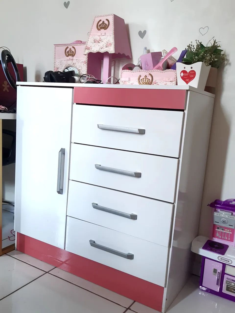 Cômoda menina conservada 