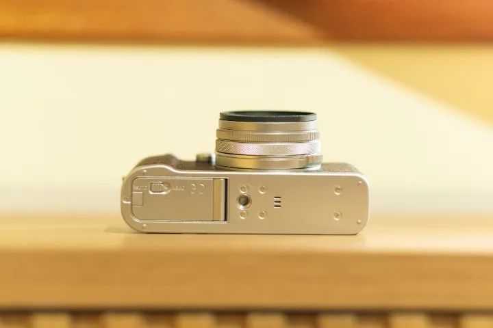 Fujifilm X-100f (silver) Completa Com 5.500 Clicks + Extras