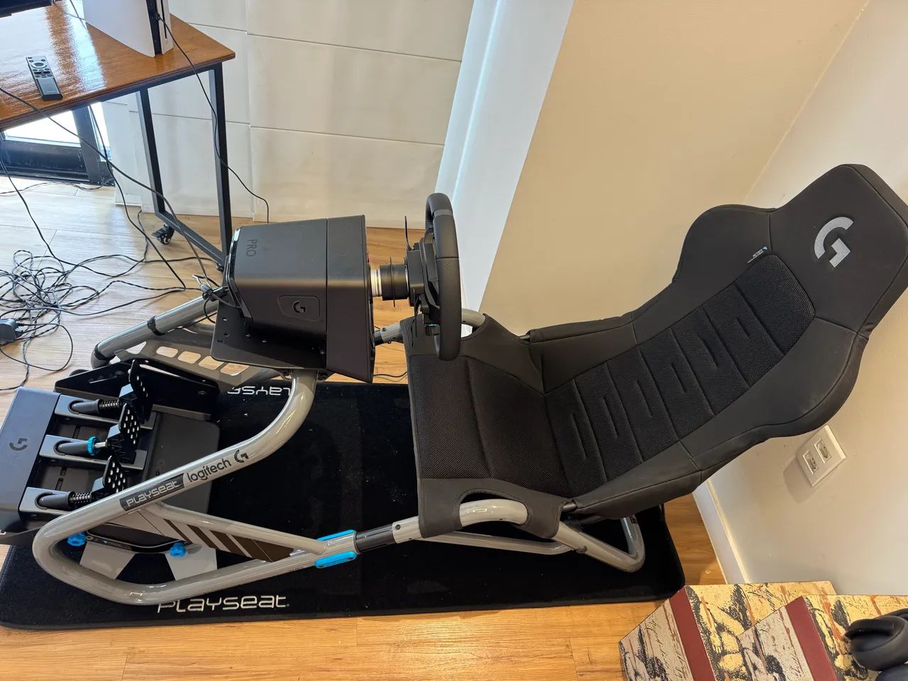Cockpit Logitec G Pro + Playseat Trophy