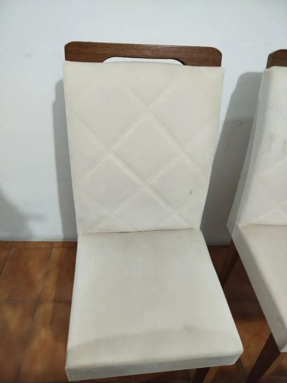 Mesa com tampa de vidro com 6 cadeiras  - Foto 3