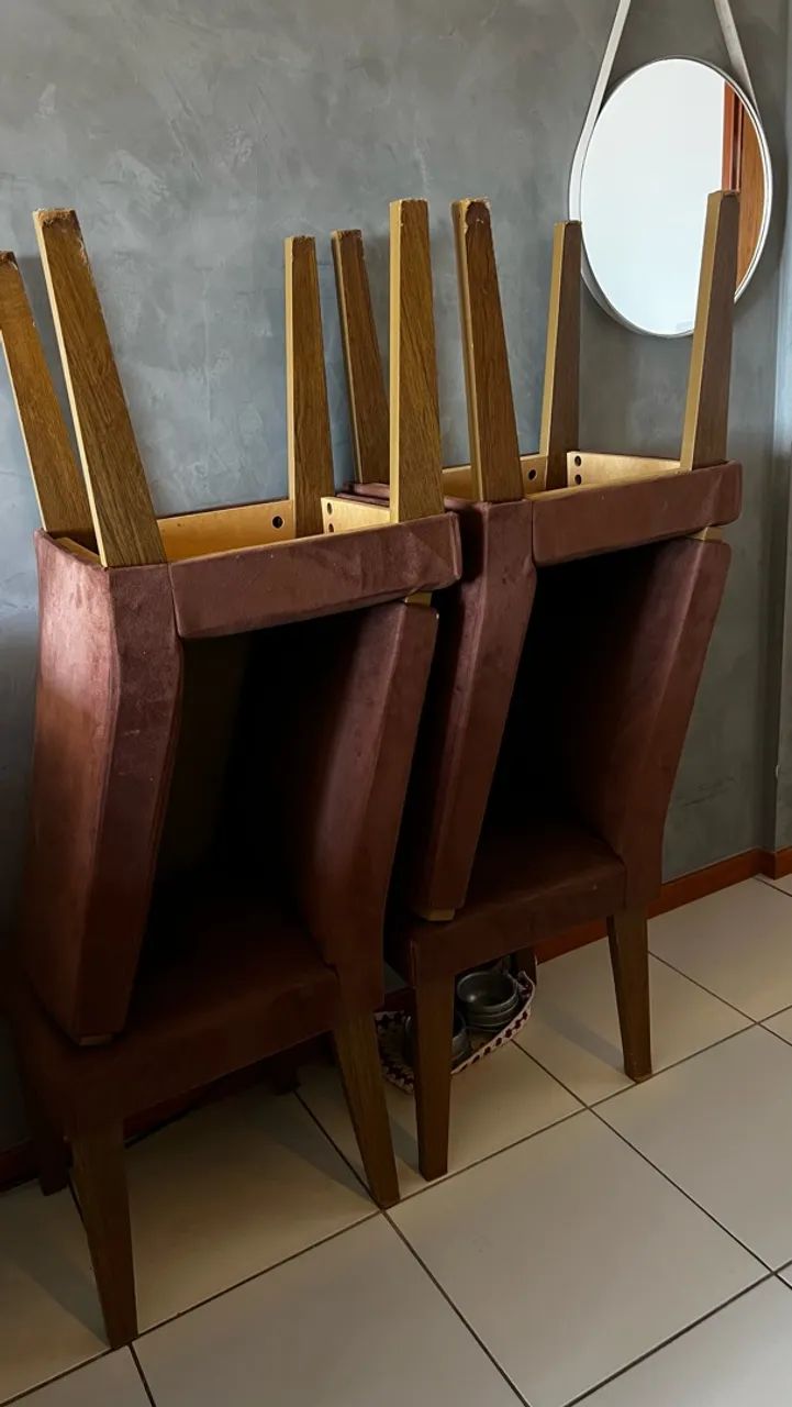 Cadeiras estofadas pra vender logo