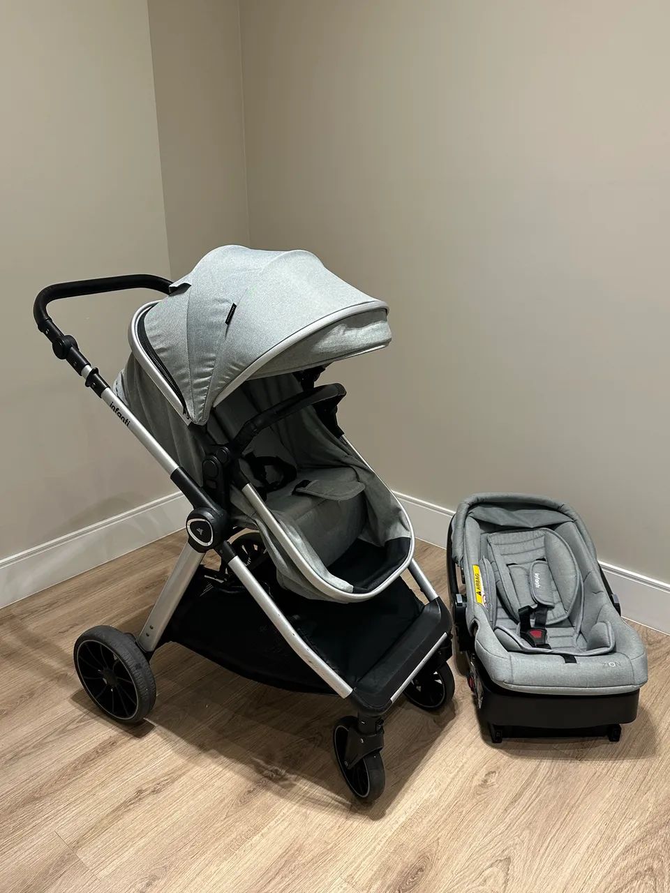 Carrinho de bebê completo INFANTI