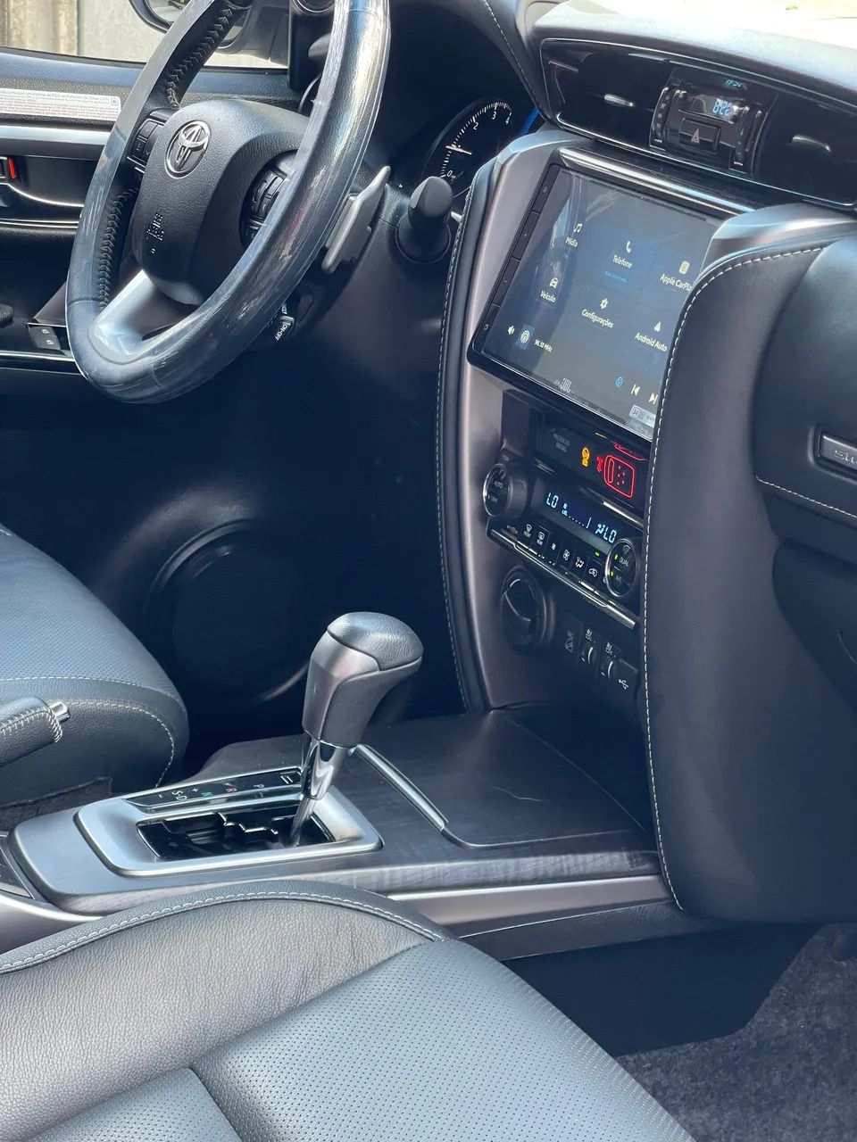 Toyota Hilux SW4 SRX Plat. 4X4 2.8 TB Die. Aut. 2024 - Foto 8