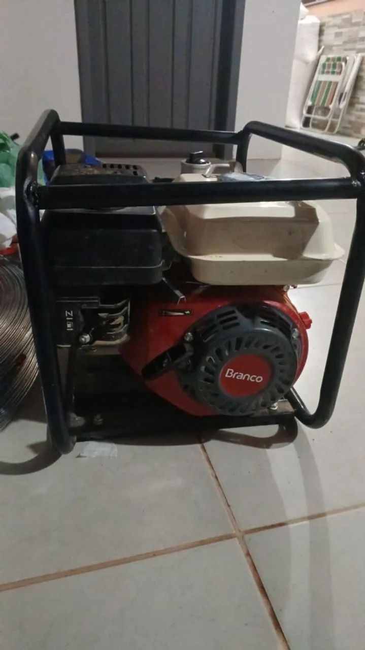 Motor bomba poucas horas de uso, acompanha magote e válvula 