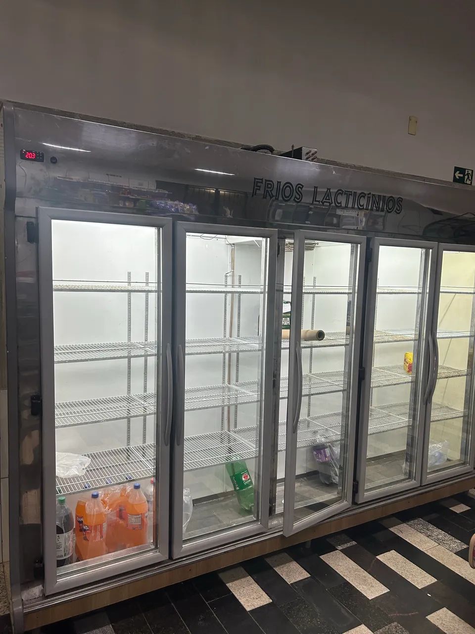 Expositor Refrigerado Vertical 5 Portas para Frios e Laticínios - Foto 3