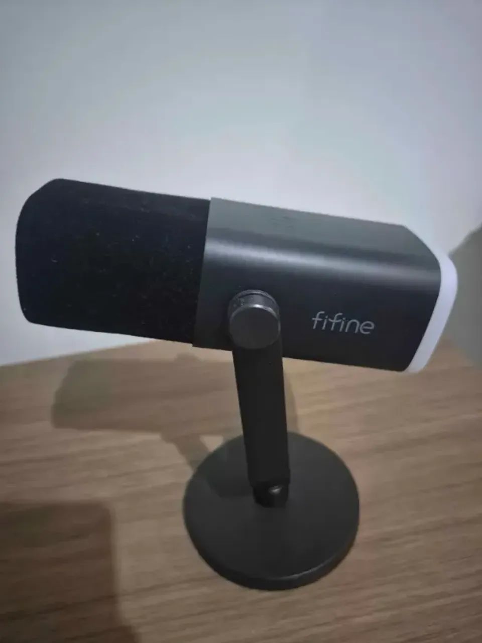 Microfone AM 8 Dynamic (Fifine) + Suporte