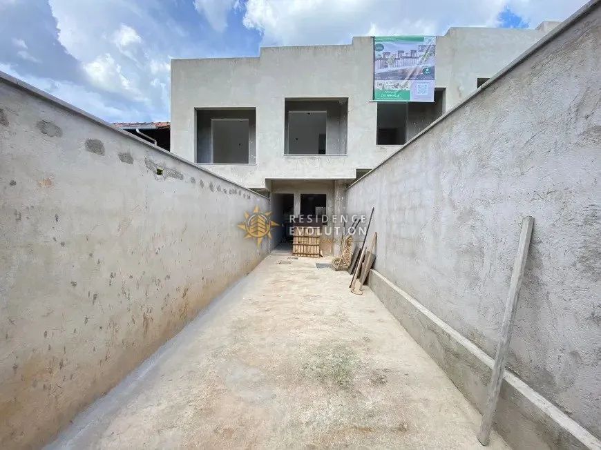 Casa com 2 Quartos e 3 banheiros à Venda