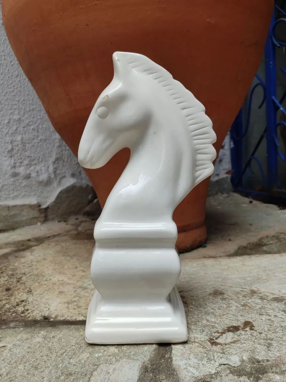 Escultura cavalo de xadrez em cerâmica 