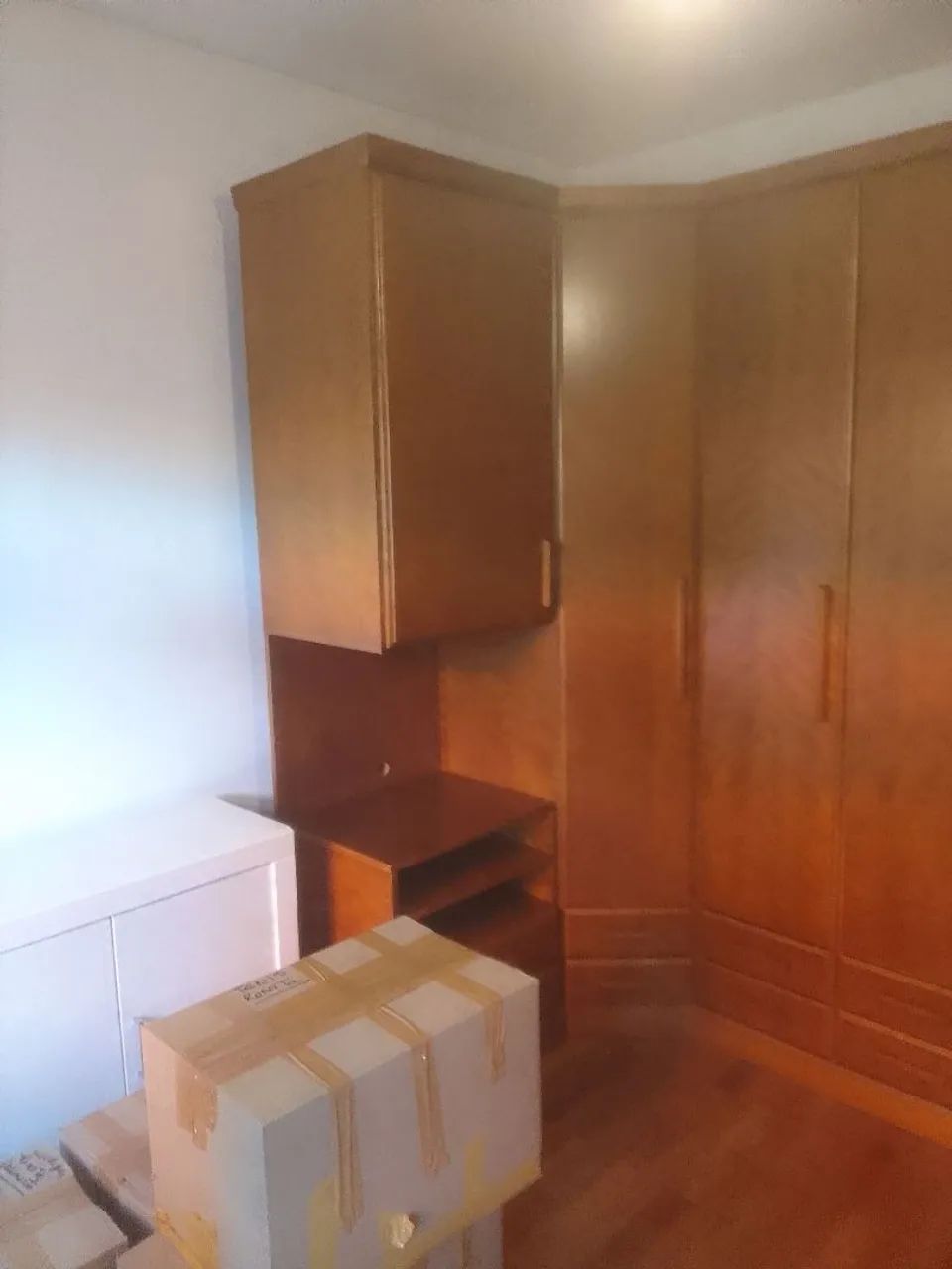 Guarda roupa imbuia em L 