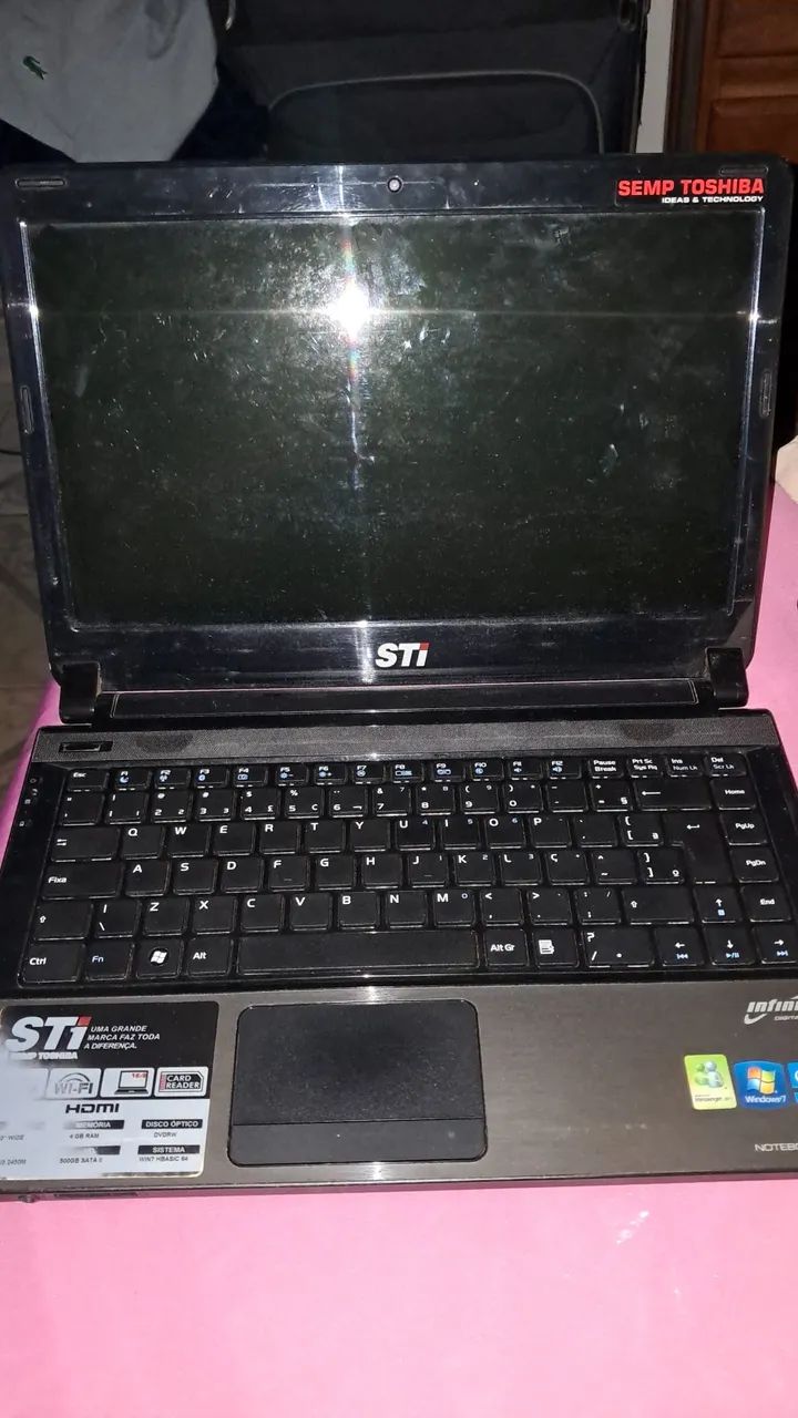Vende se notebook com defeito 