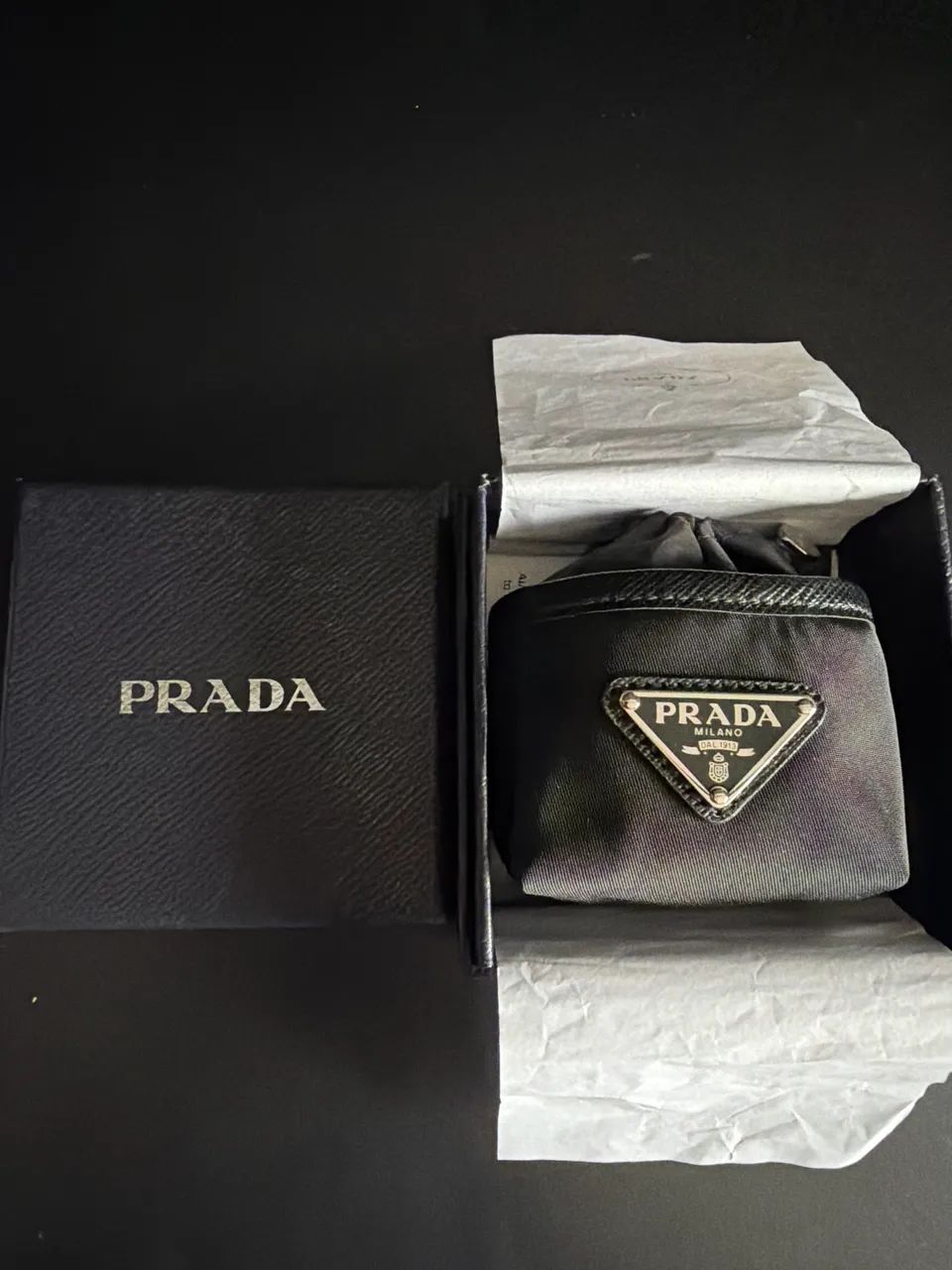 Estojo de AirPods original da Prada - Foto 5
