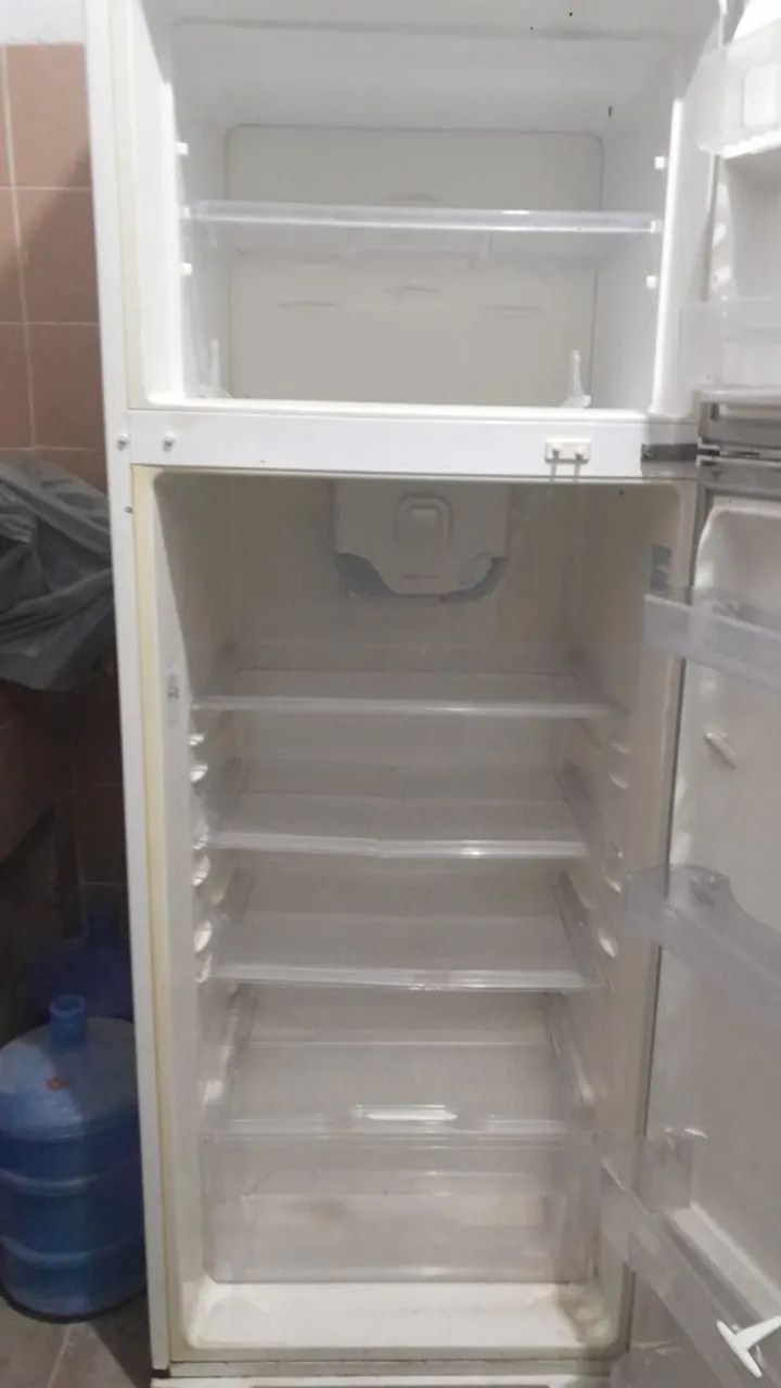 GELADEIRA E MICROONDAS - Foto 2