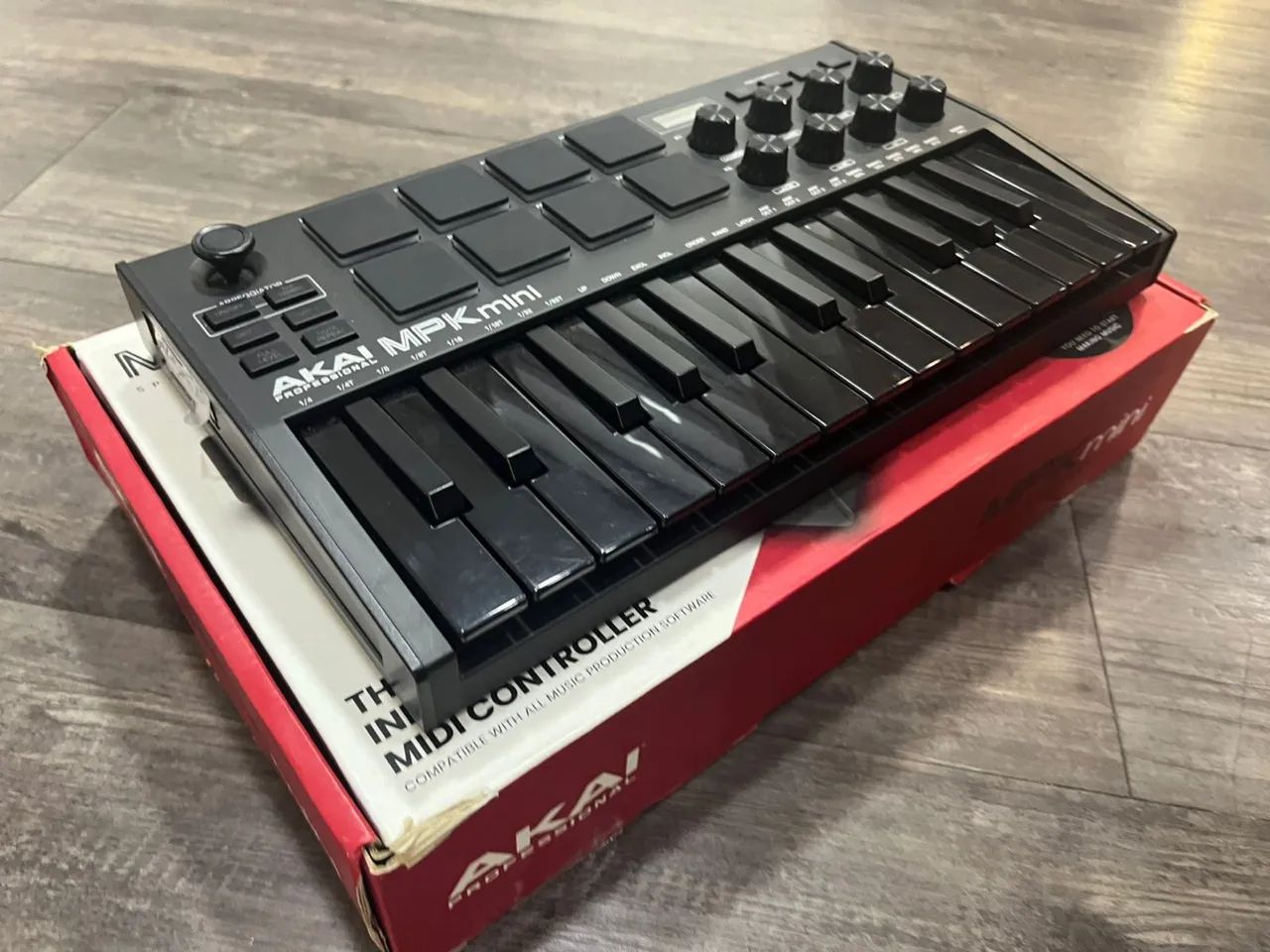 Akai MPK Mini - Black Edition - Instrumentos musicais - Anhangabaú