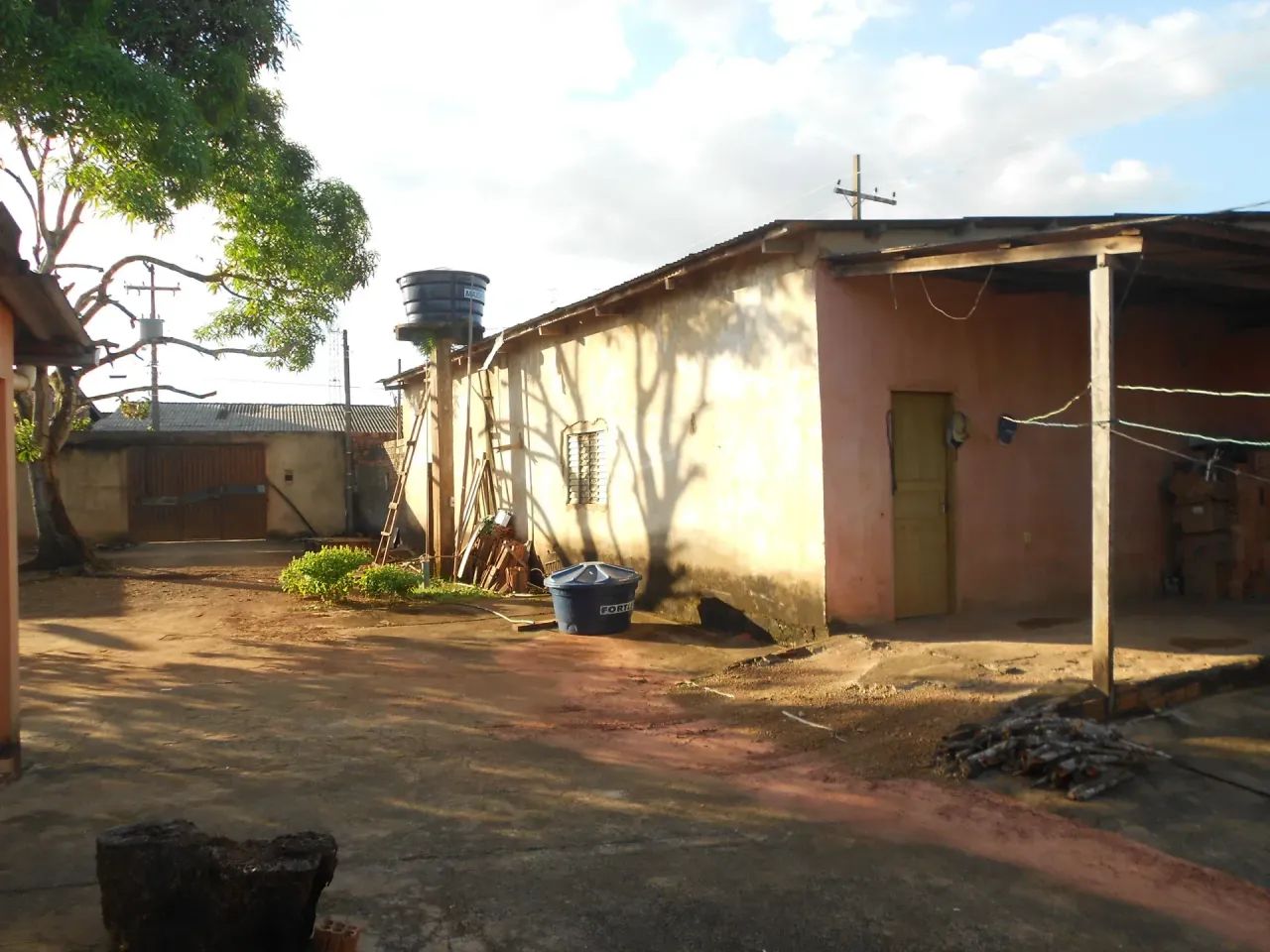 CASA 02 QUARTOS, COM AMPLO QUINTAL. 720 M². - Foto 5