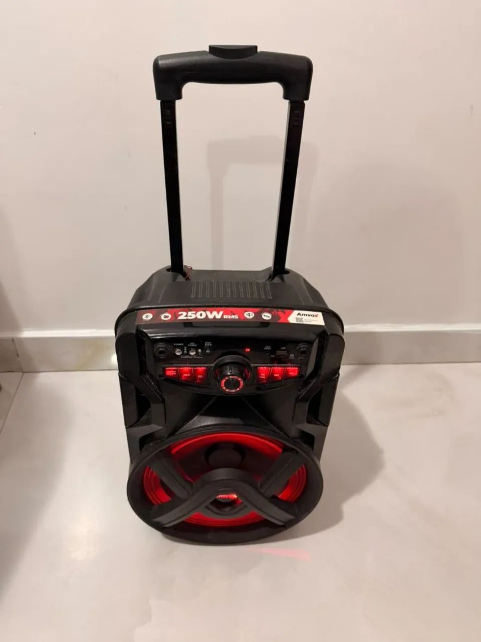VENDO CAIXA DE SOM AMVOX 250W RMS- Funcionando perfeitamente 