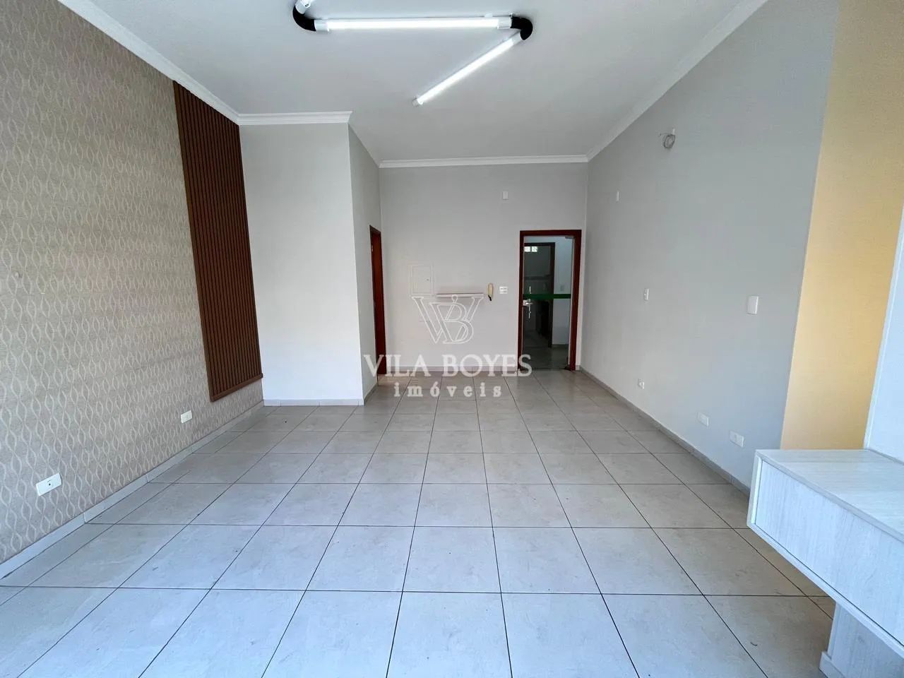 SALA COMERCIAL NO PISO SUPERIOR PARA LOCAÇÃO NO CENTRO DE PIRACICABA / SP