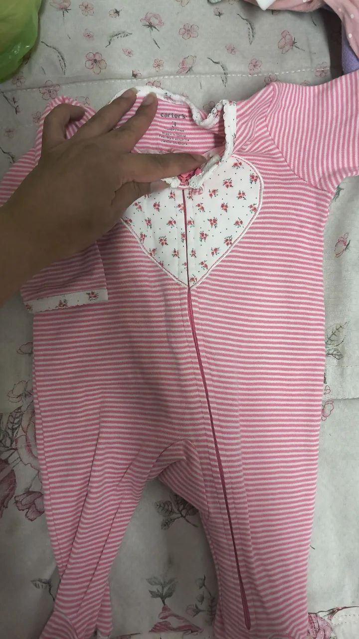 6 macacões e 3 boddys CARTERS 3M - Foto 2