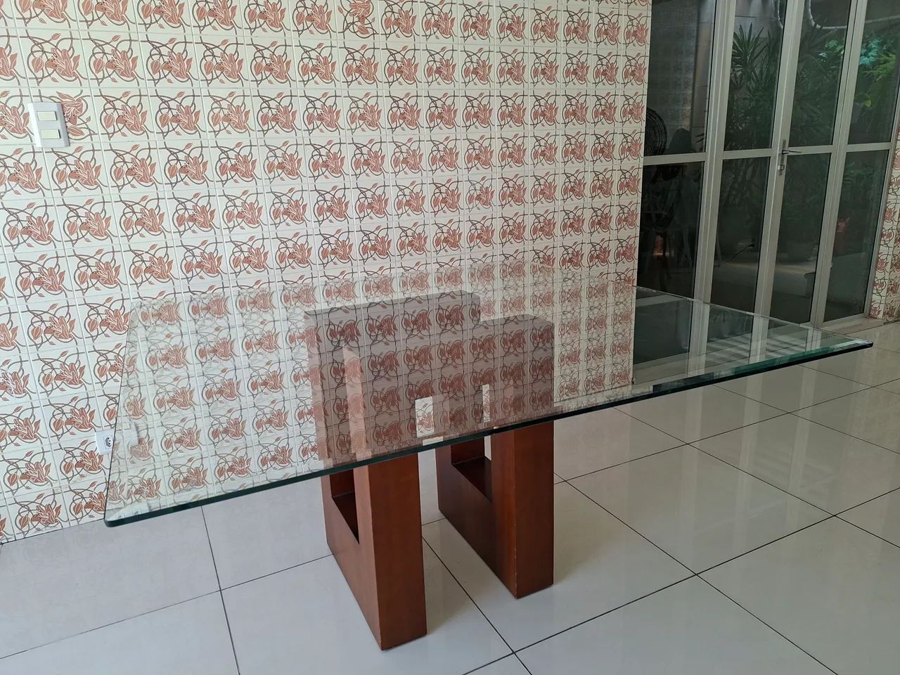 Mesa com tampo de vidro