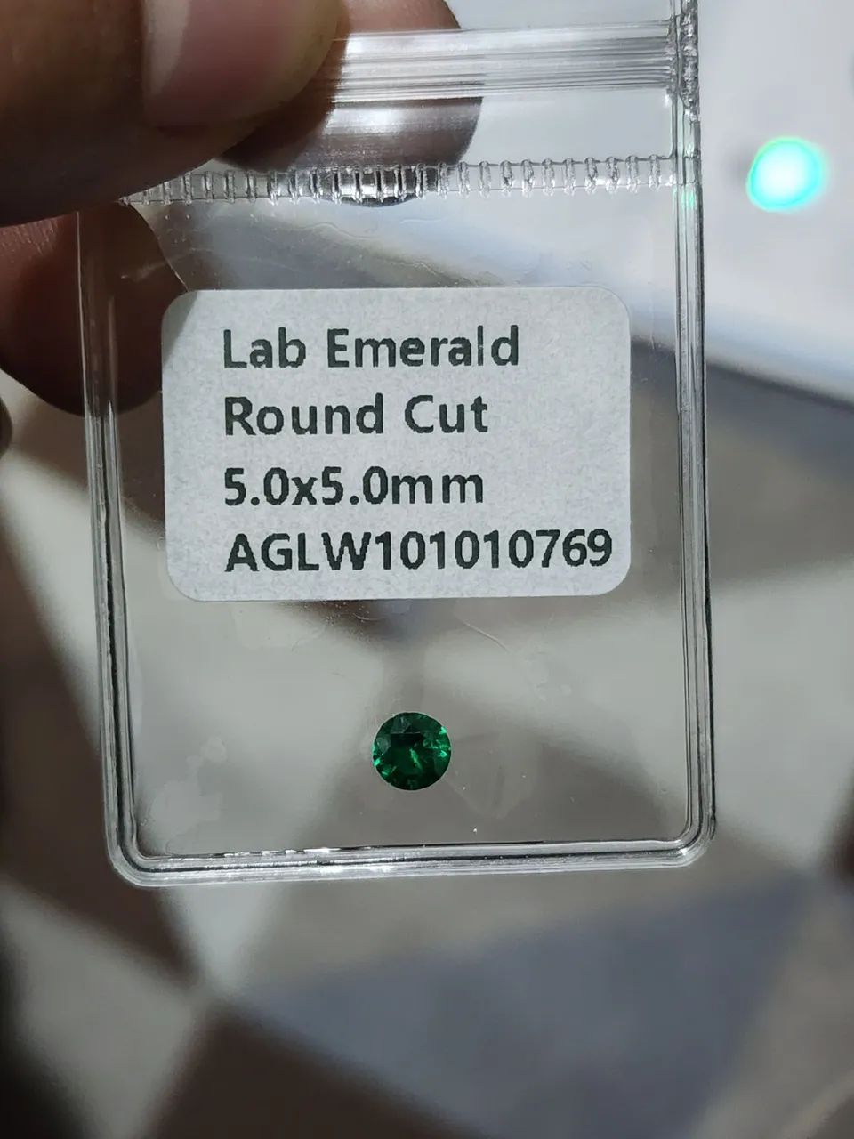 esmeralda de laboratório 0.65ct