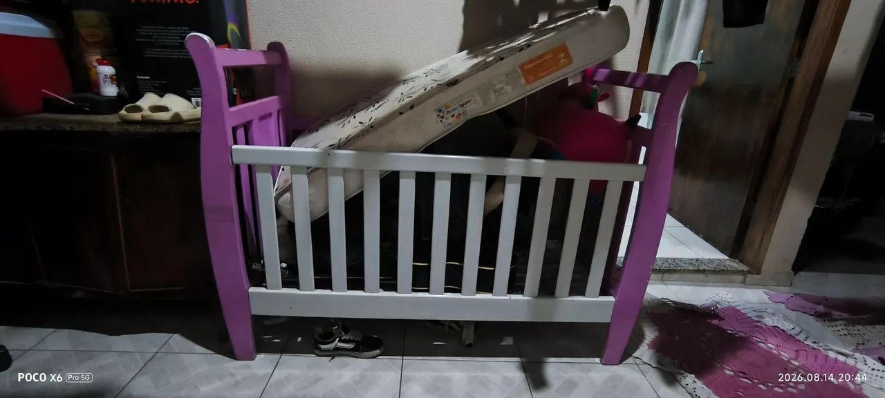Berço com colchão 