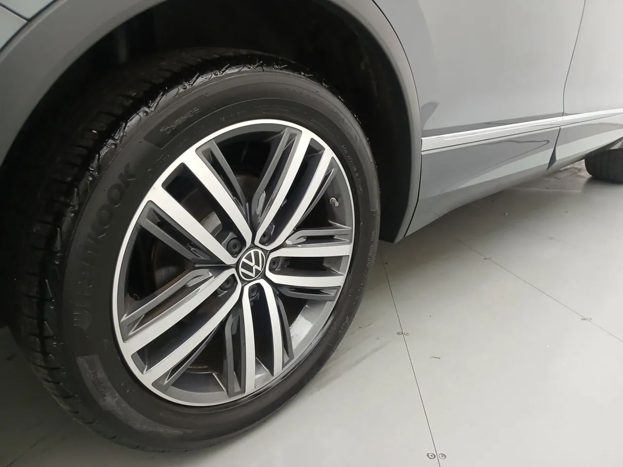 Volkswagen Tiguan Allspac R-Line 300 TSI 2.0, foto 14 de 18