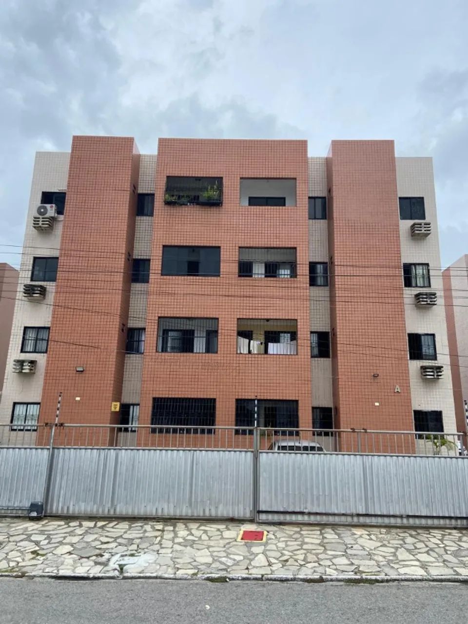 Apartamento nos Bancários 03 quartos, sendo 01 suíte. (Oportunidade)