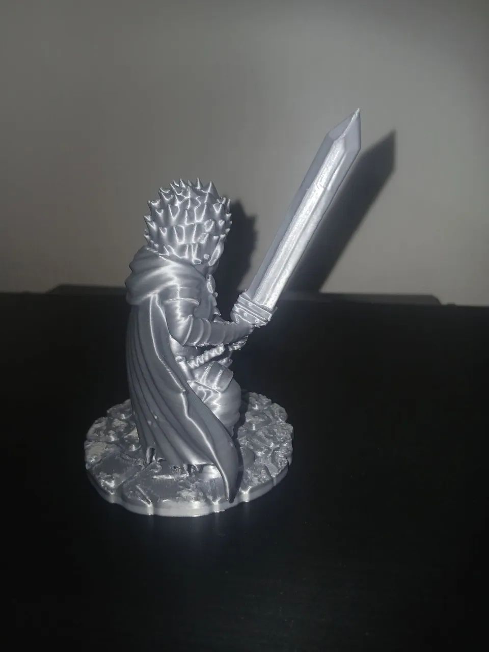 ? Guts Chibi - Berserk | Impressão 3D em PLA Silk Prata - Foto 4