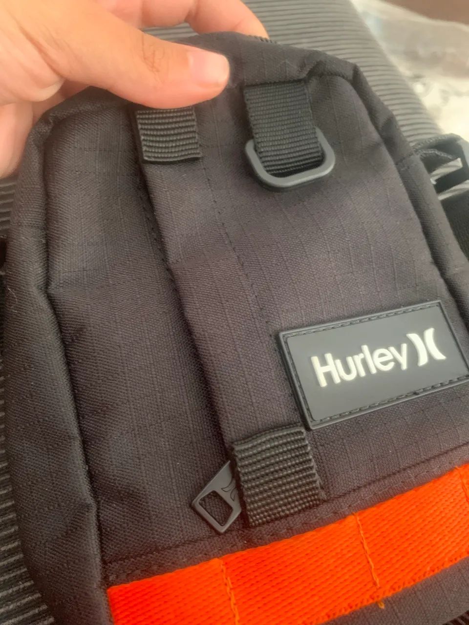 Bag/mini Hurley,preta com faixa laranja - Foto 4