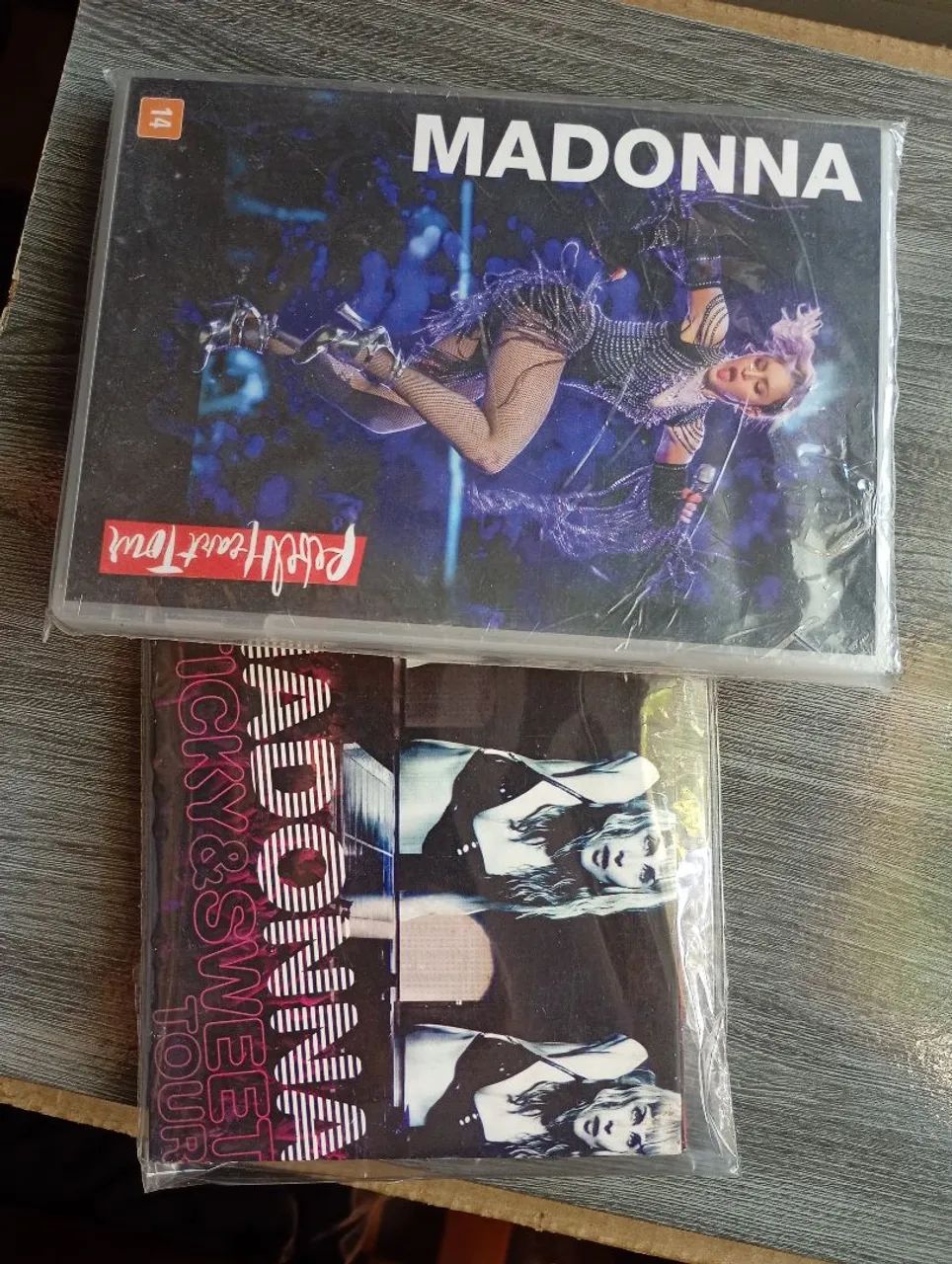Box Dvd Rebelheart Tour e Cd + dvd Stick Sweet Madonna 