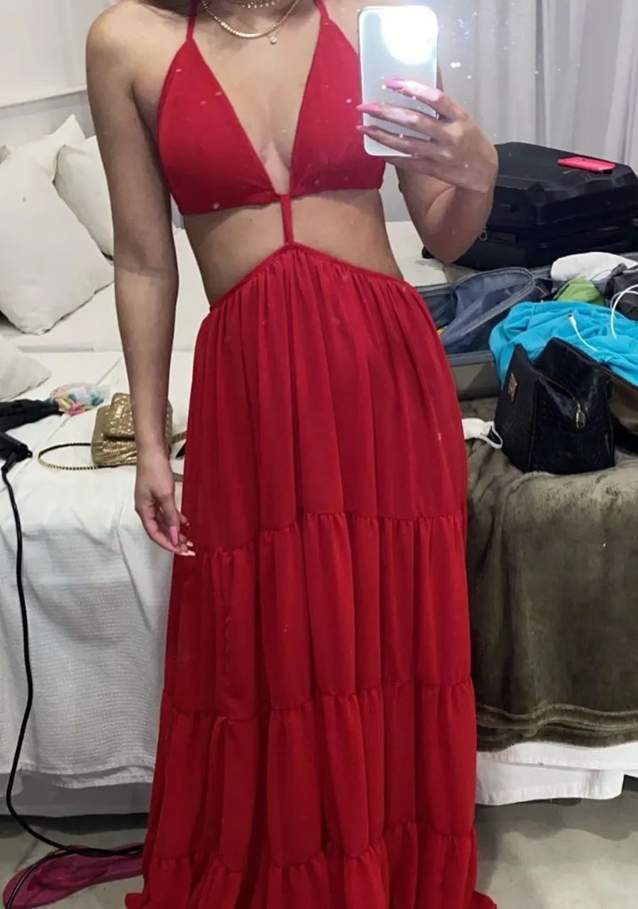 Vestido longo com recortes vermelho