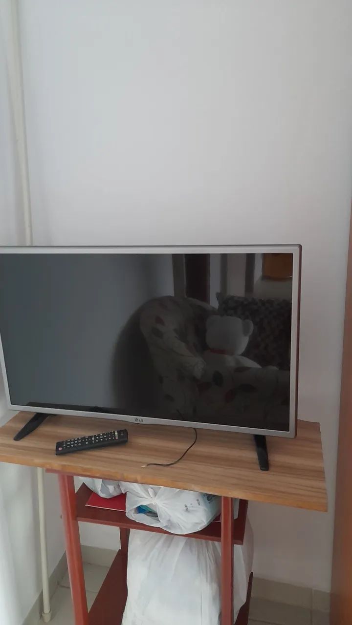 Vendo  televisão   32  polegadas   não   smart 