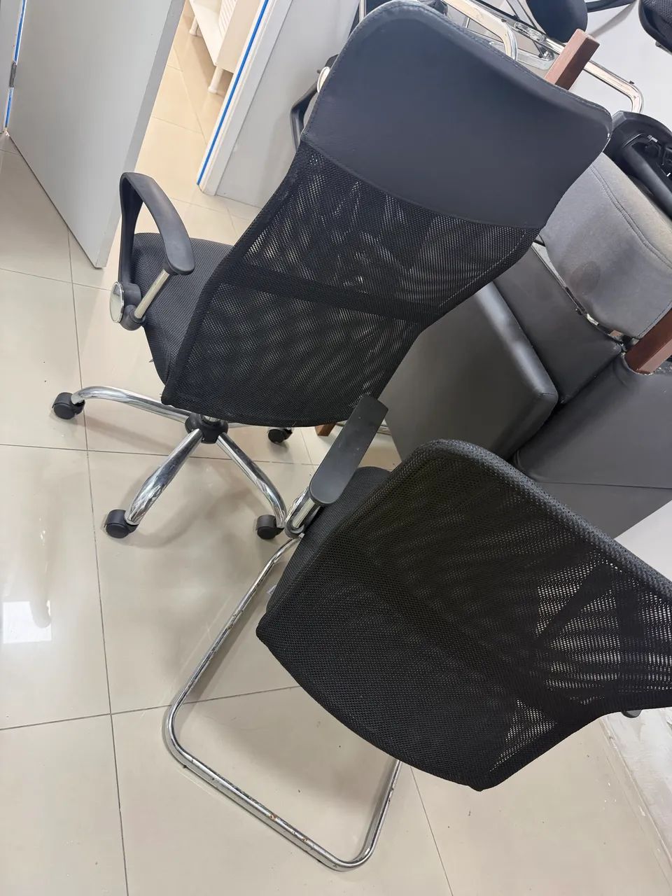 Cadeiras para escritório Jormaq 3 meses de uso - Foto 2