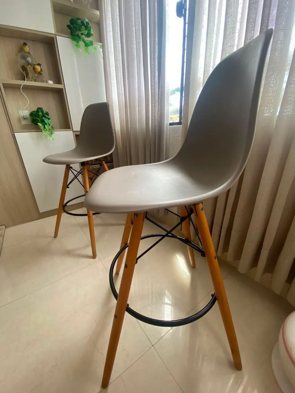 Duas Banquetas 83 cm de altura 