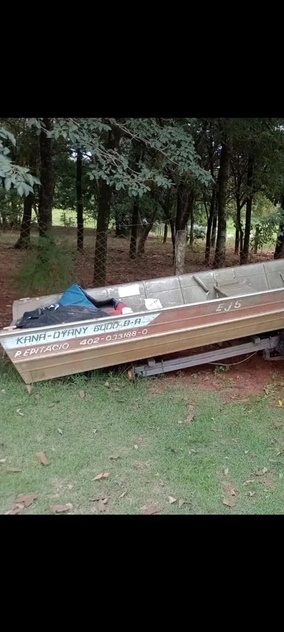 Vende-se Barco e motor 8HP - Foto 2
