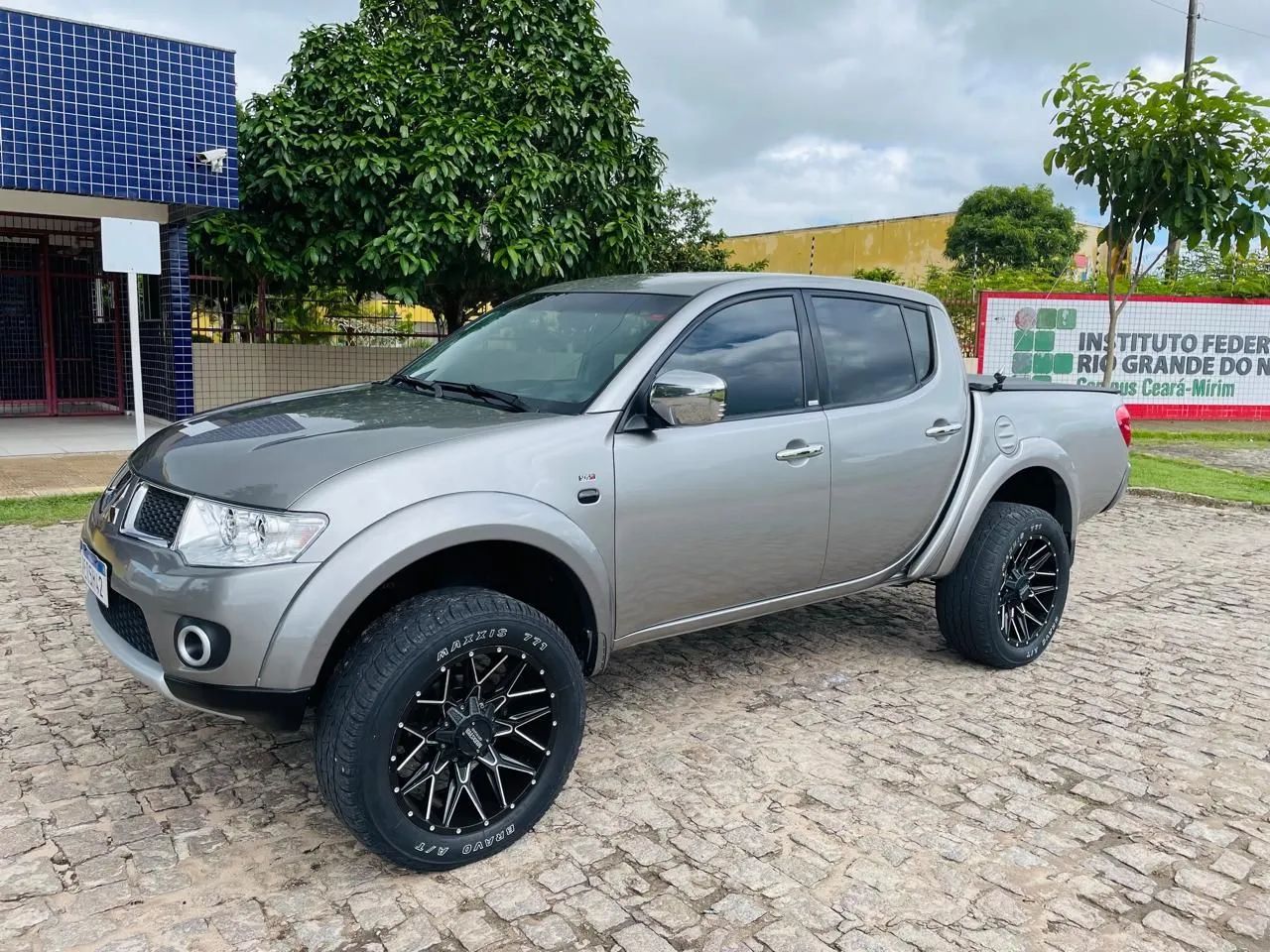 Mitsubishi L200 2013