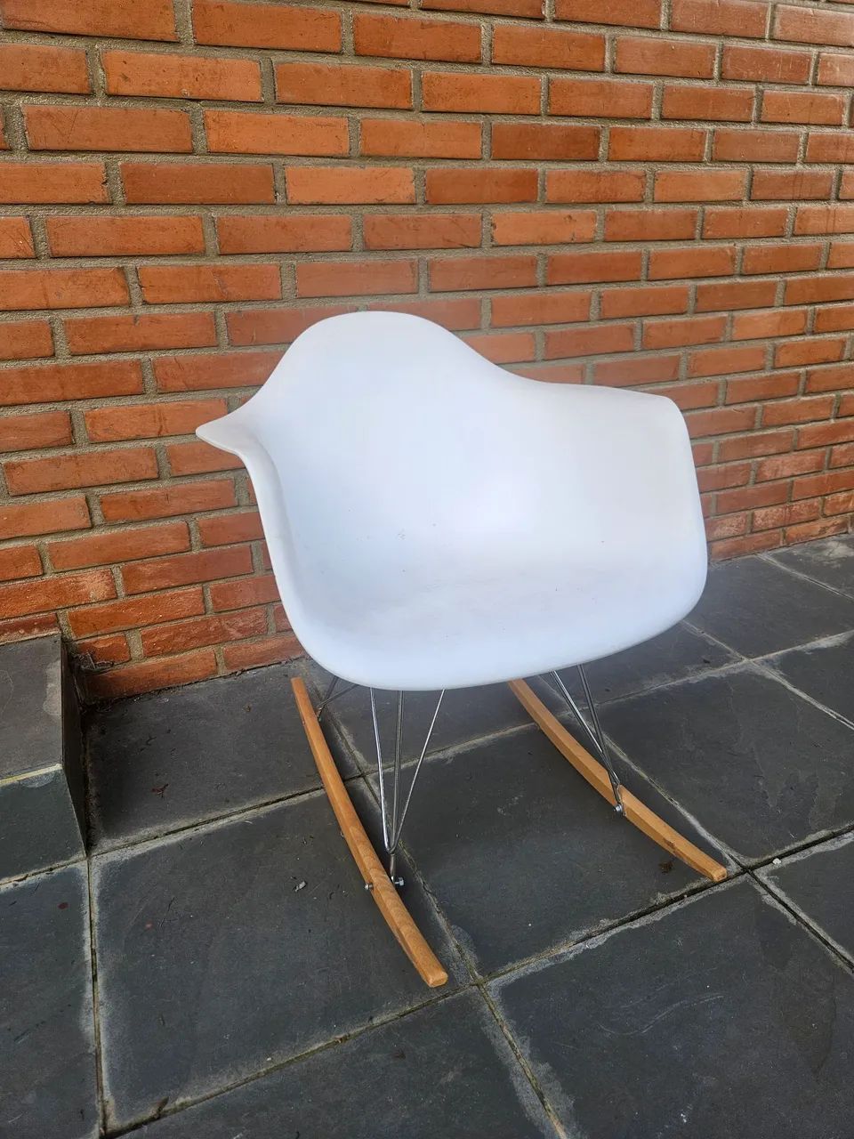 Cadeira eames balanço com pelego de ovelha - Foto 4