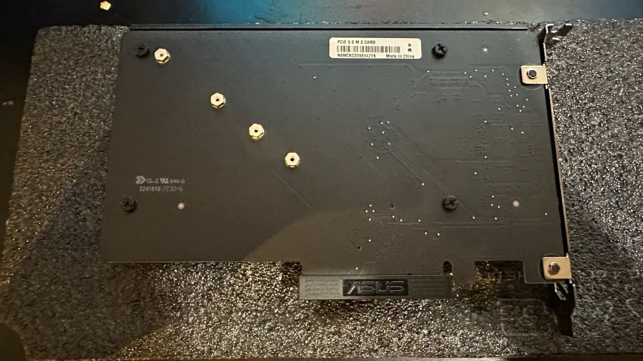 Placa de expansão para SSD PCIe 5.0 M.2 com dissipador ASUS - Foto 2